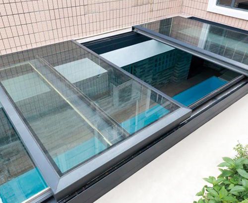 汽车天窗玻璃价格解析：影响因素与选购建议