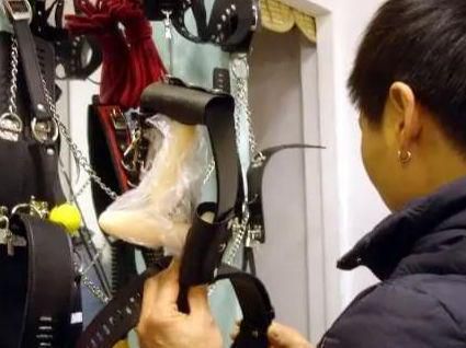 窒息头套：隐秘的暴力工具与心理威慑