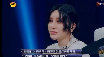 暗流中的诗意:石凯歌词的深度解析