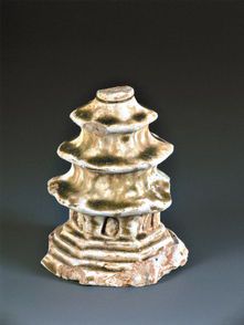 古代墓葬中的神秘随葬品:出土文物与明器探秘